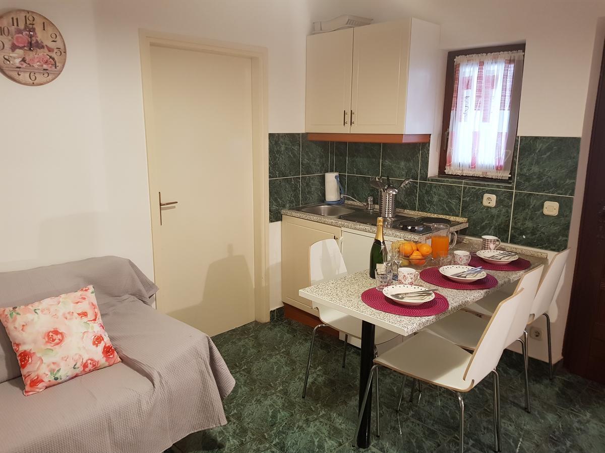 Apartmani Zoric Vodice Exterior photo